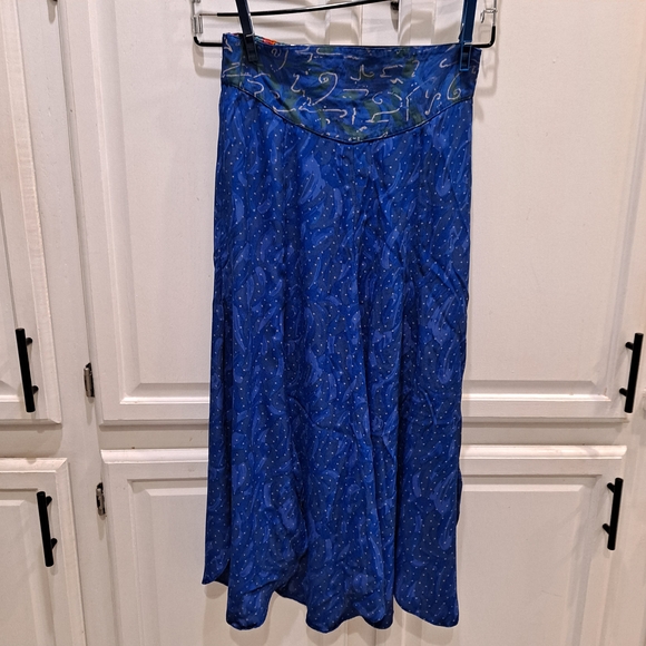 Elegant Blue Patterned Midi Skirt - Picture 1 of 11